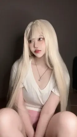 imgi_63_evawxsh---Blonde-Wig-02e62c450f66390155.md.webp